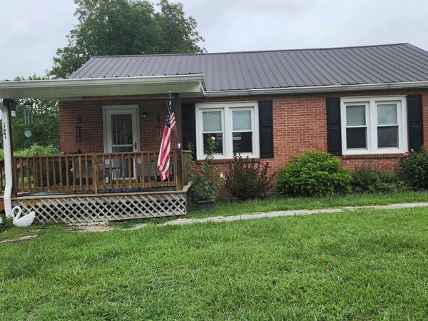 127 Washington St, Celina, TN 38551