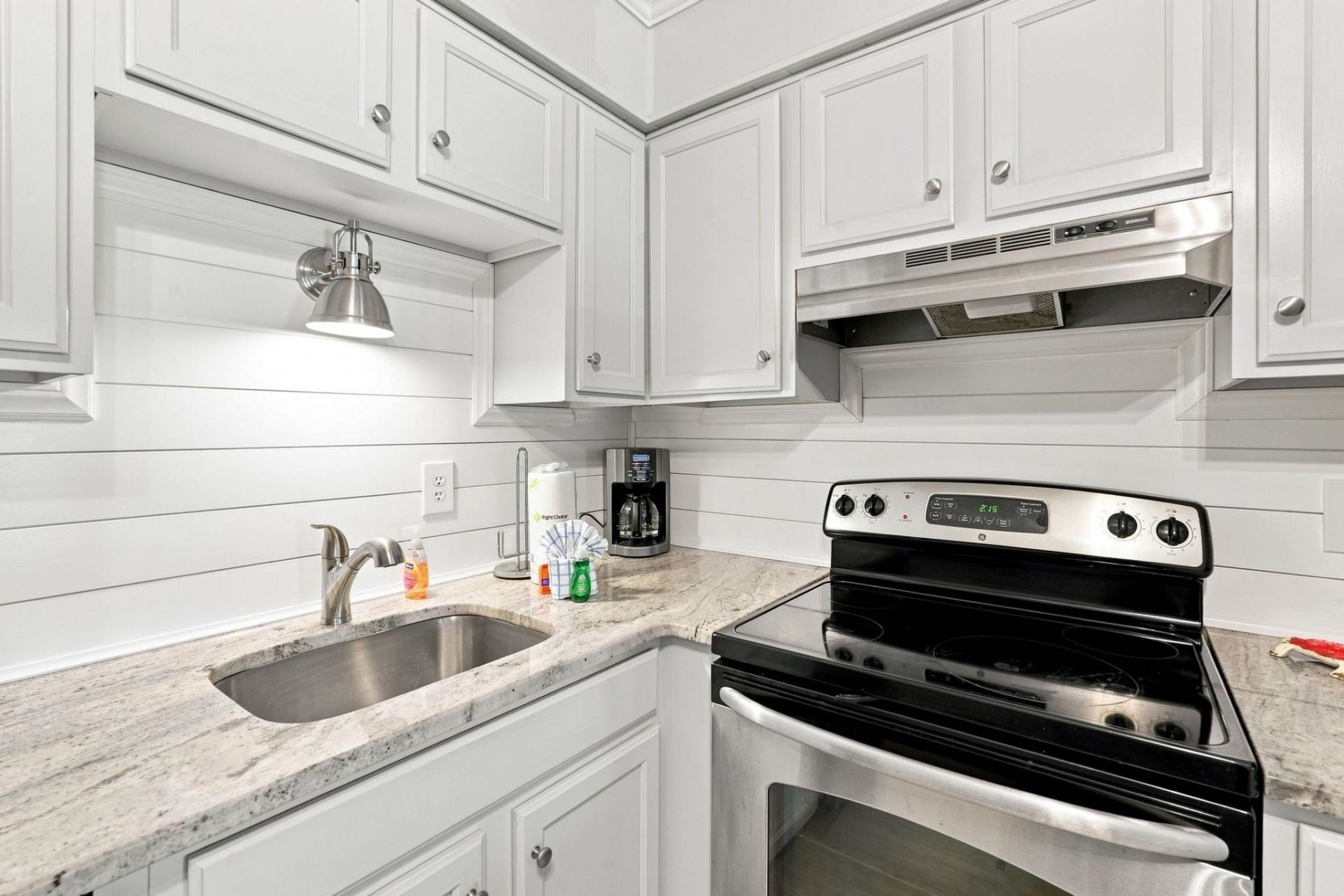 9520 Shore Dr. Photo 8