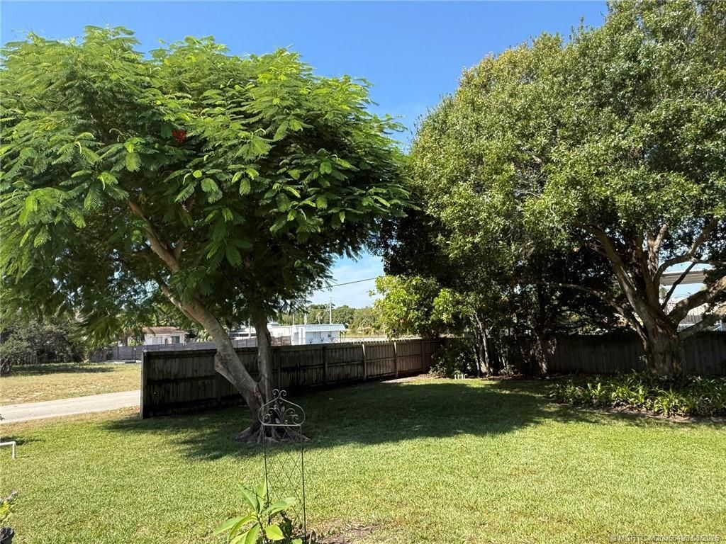 2457 NE Wilda Street Ne, Jensen Beach, FL 34957 Photo