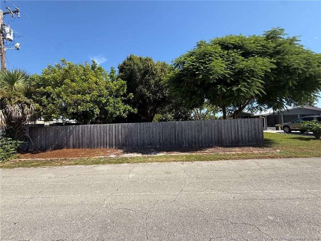 2457 NE Wilda Street Ne, Jensen Beach, FL 34957 Photo