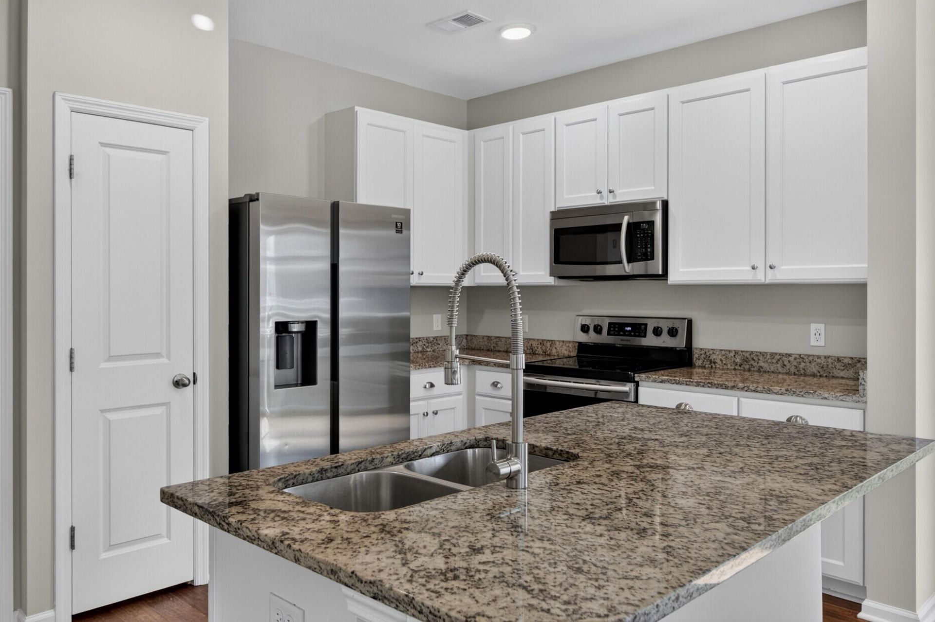 194 Woodward Road Photo 10