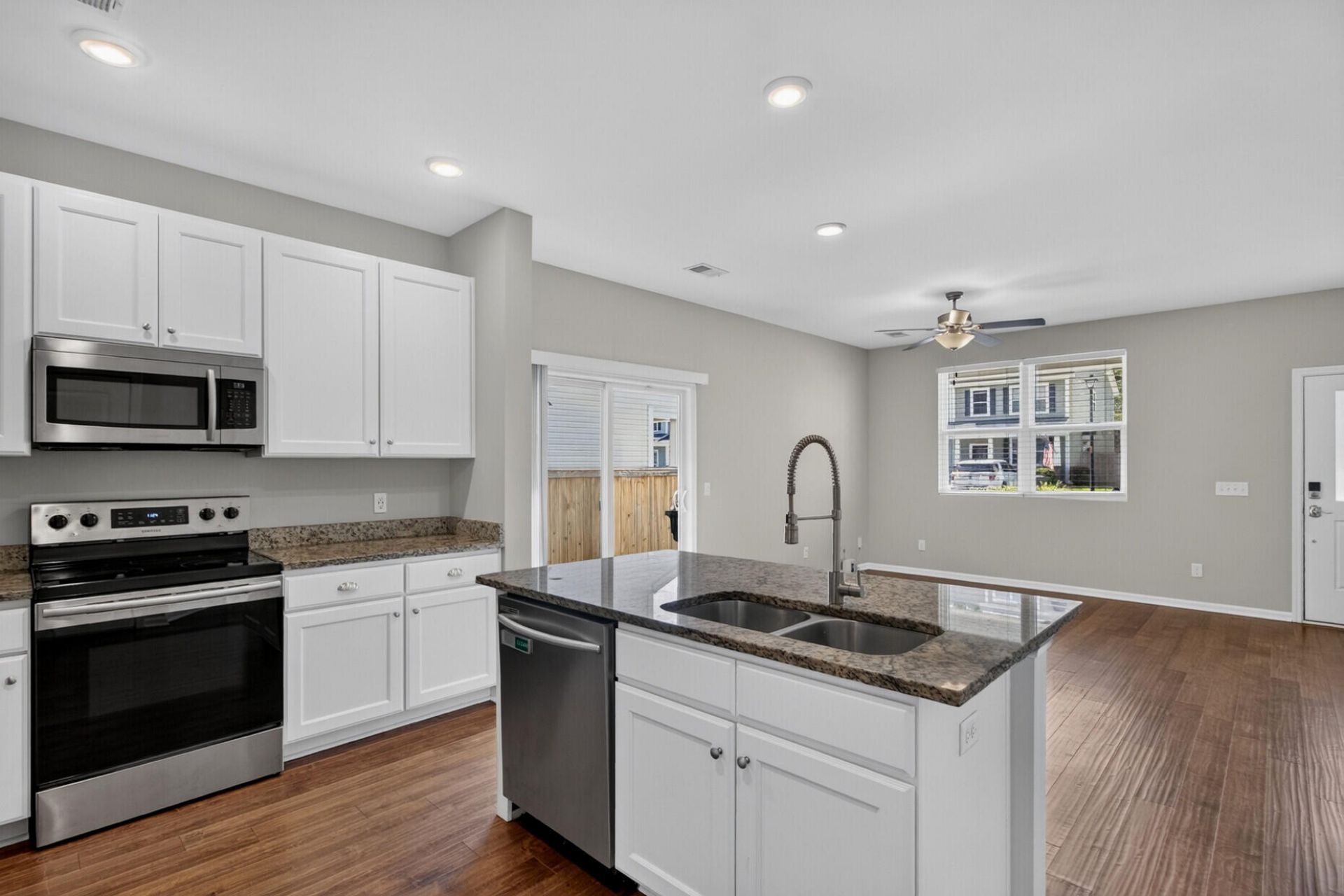 194 Woodward Road Photo 11