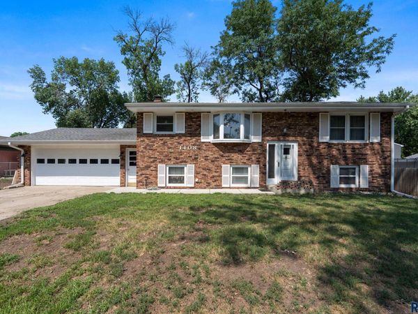 1408 E Sylvan Cir, Brandon, SD 57005