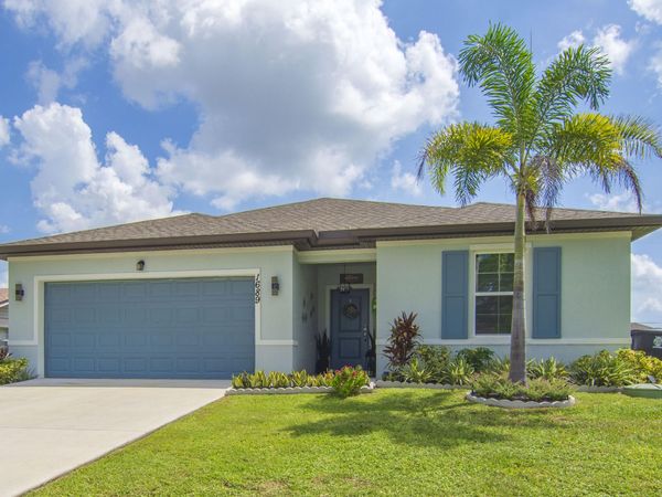 1689 SE CHELLO Lane, Port St. Lucie, FL 34983