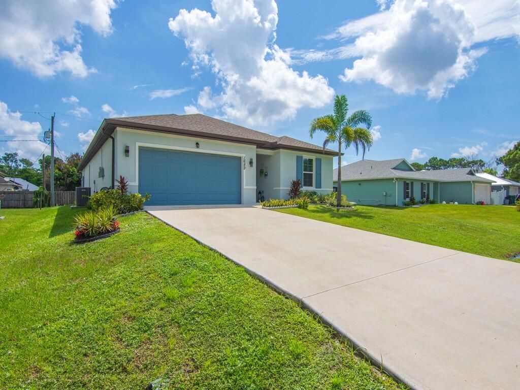 1689 SE Chello Lane, Port Saint Lucie, FL 34983 Photo
