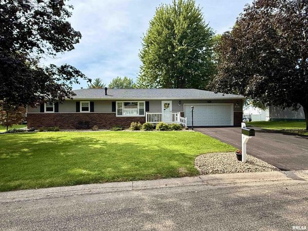 725 PLEASANT Drive, Knoxville, IL 61448