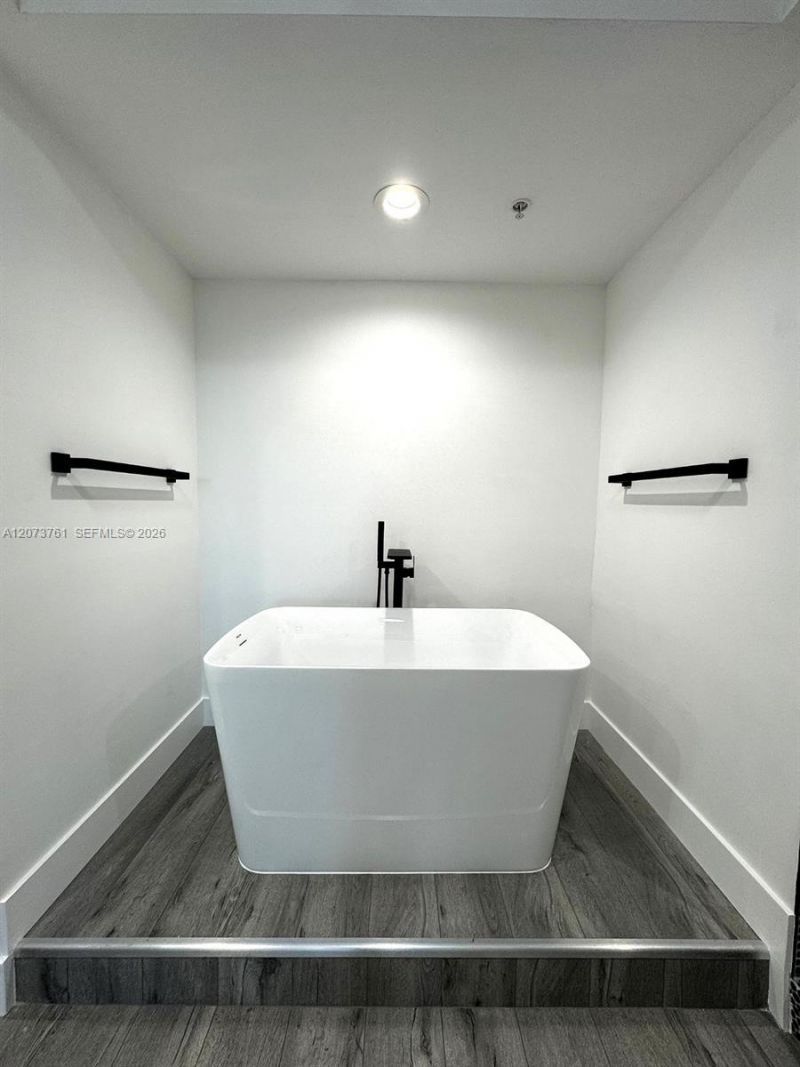 15051 Royal Oaks Ln , Unit 1403, North Miami, FL 33181 Photo