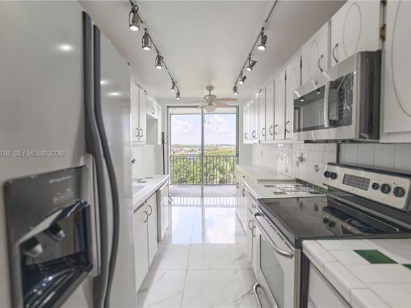 1750 NE 191st St , Unit 829-4, Miami, FL 33179