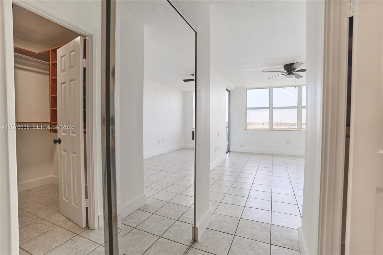 1750 NE 191st St , Unit 829-4, Miami, FL 33179 Photo