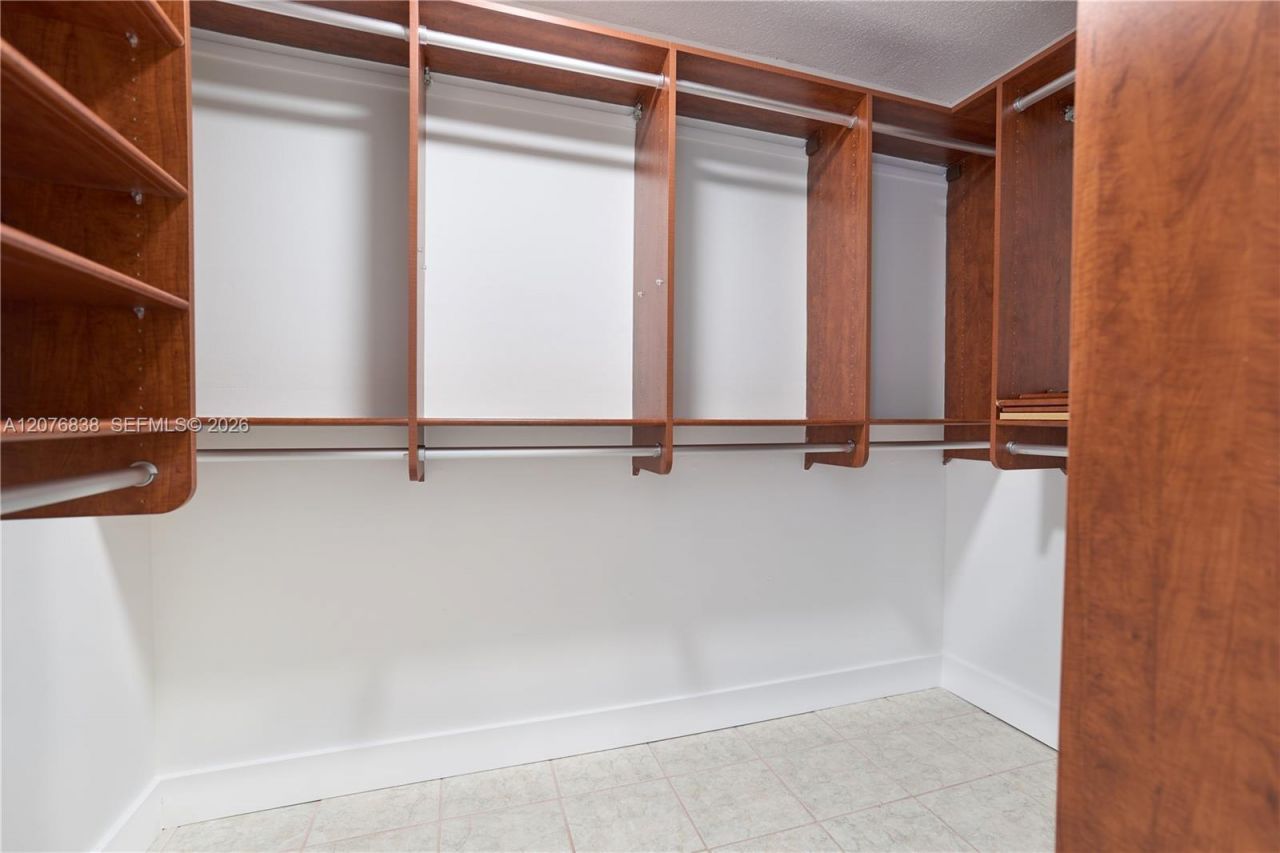 1750 NE 191st St , Unit 829-4, Miami, FL 33179 Photo