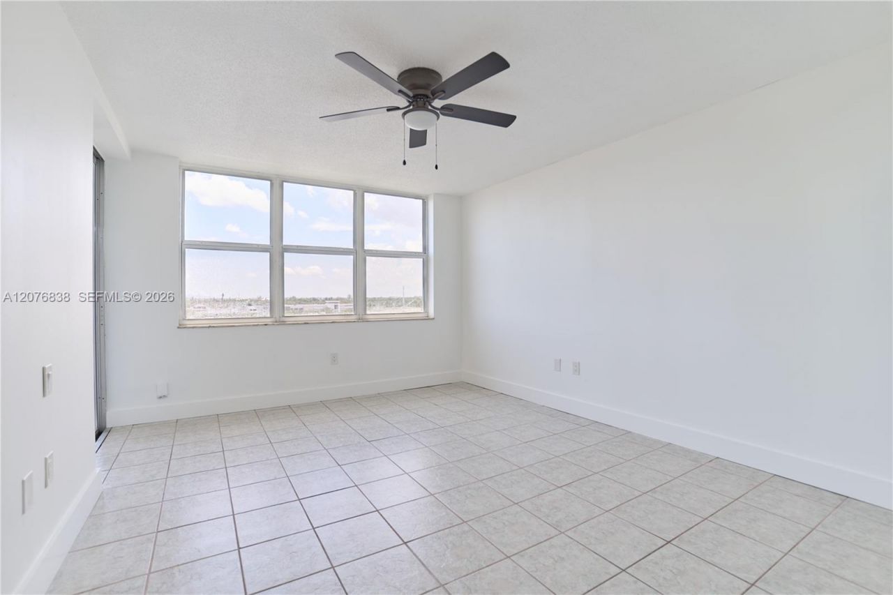 1750 NE 191st St , Unit 829-4, Miami, FL 33179 Photo