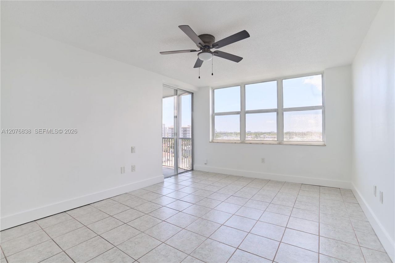 1750 NE 191st St , Unit 829-4, Miami, FL 33179 Photo