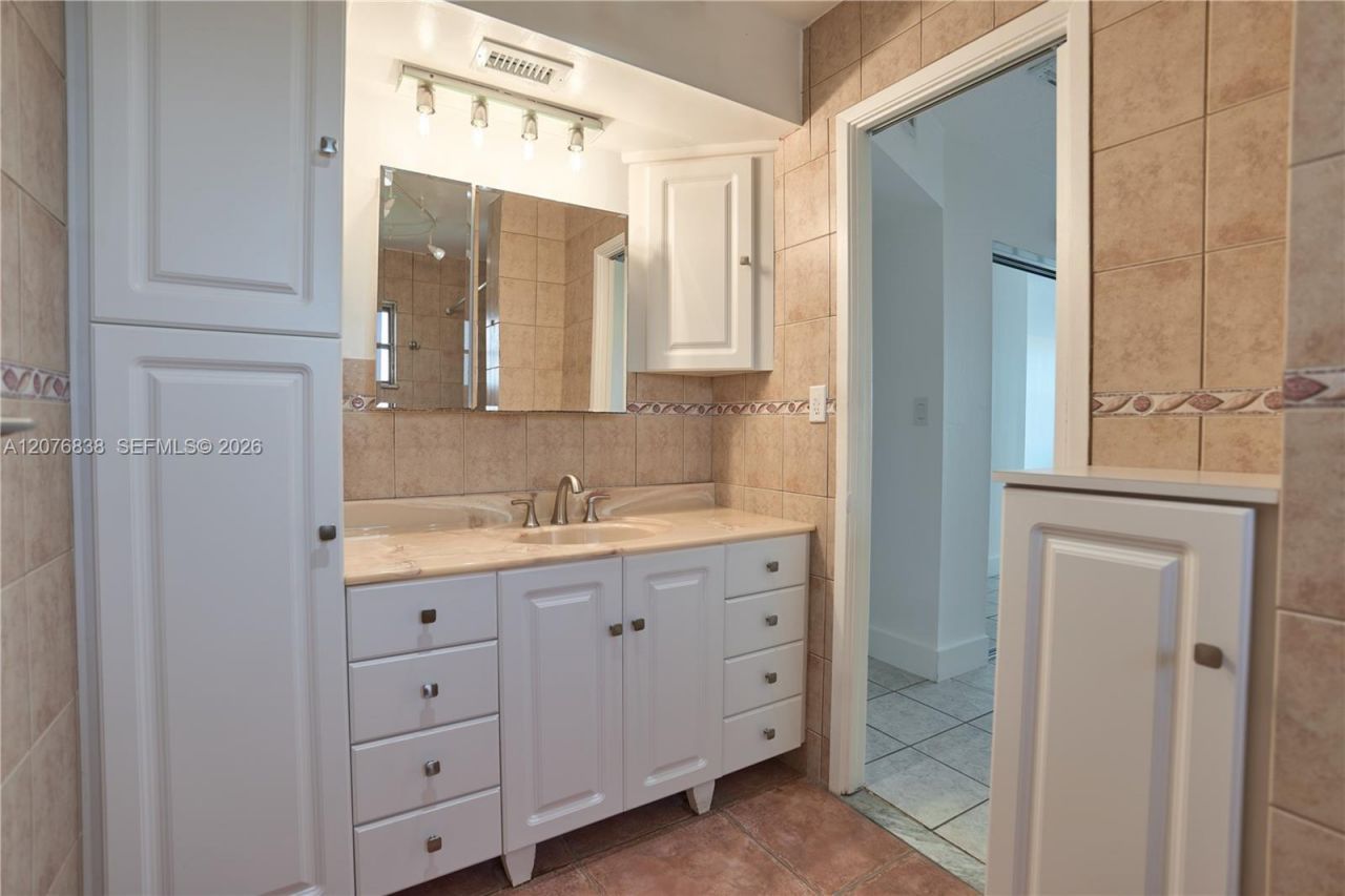 1750 NE 191st St , Unit 829-4, Miami, FL 33179 Photo