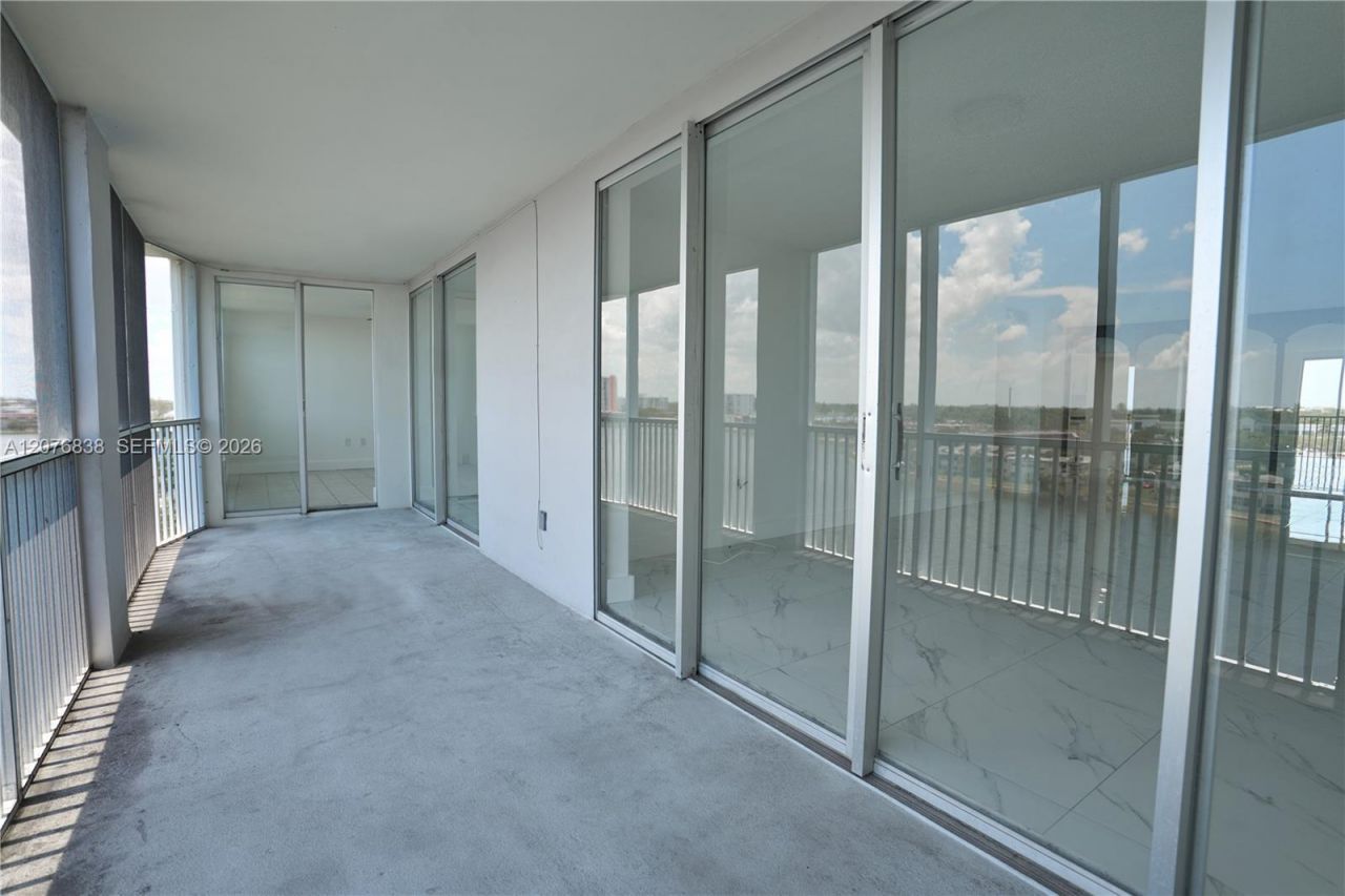 1750 NE 191st St , Unit 829-4, Miami, FL 33179 Photo