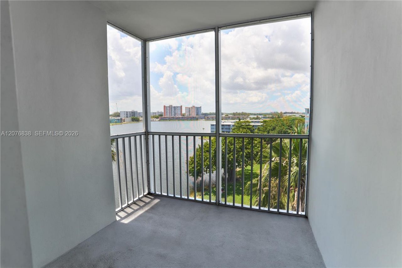 1750 NE 191st St , Unit 829-4, Miami, FL 33179 Photo