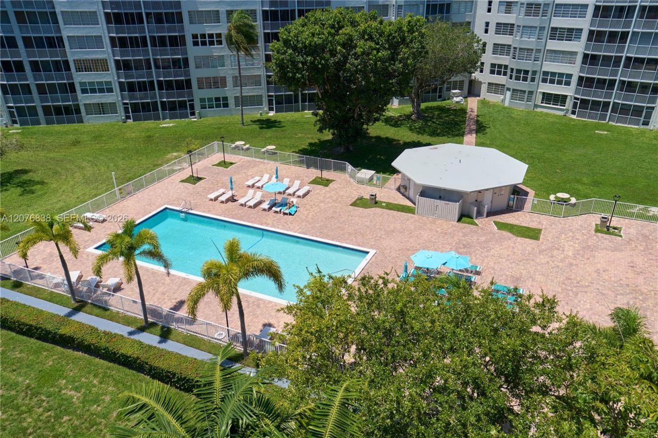 1750 NE 191st St , Unit 829-4, Miami, FL 33179 Photo