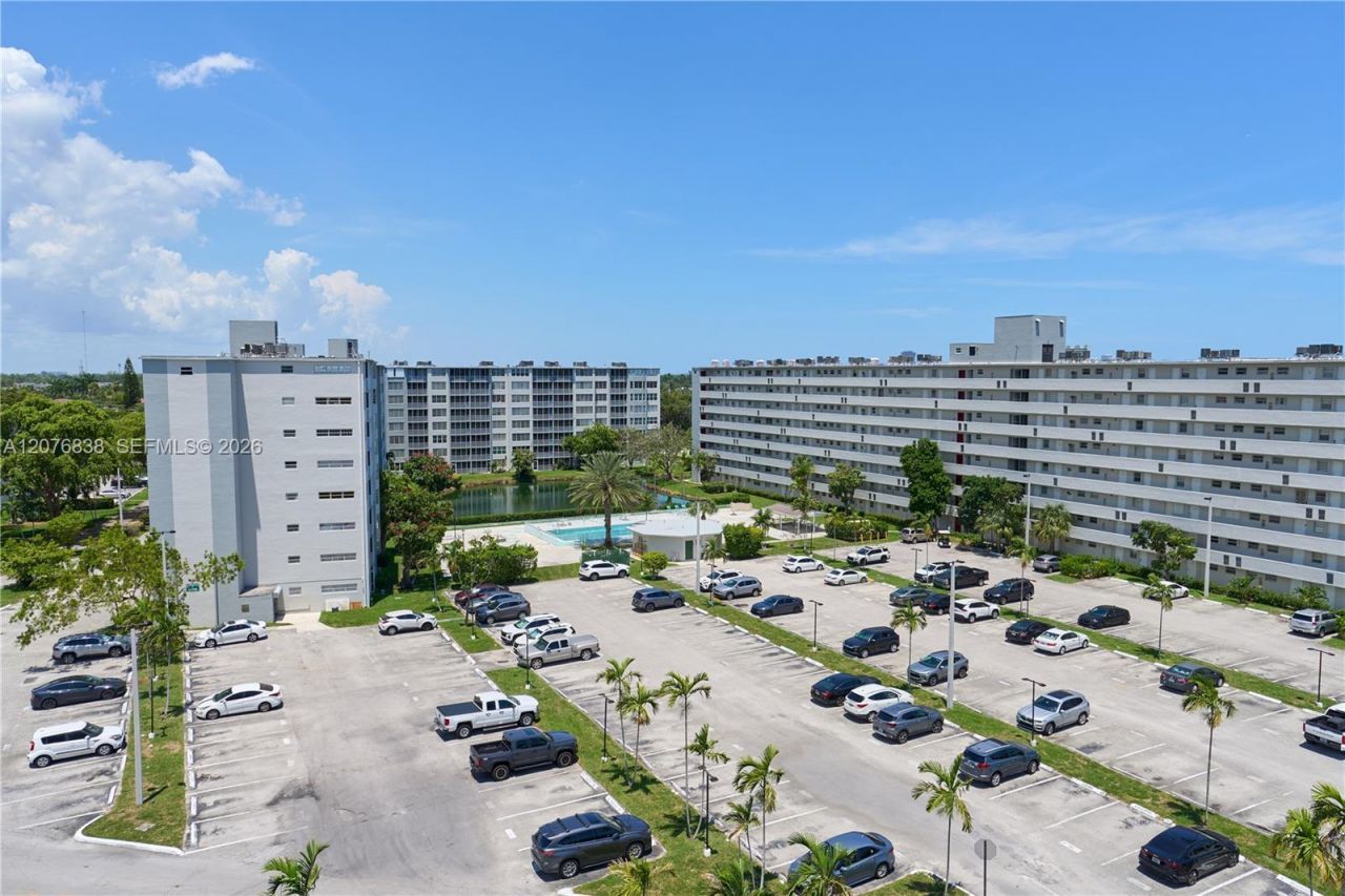 1750 NE 191st St , Unit 829-4, Miami, FL 33179 Photo