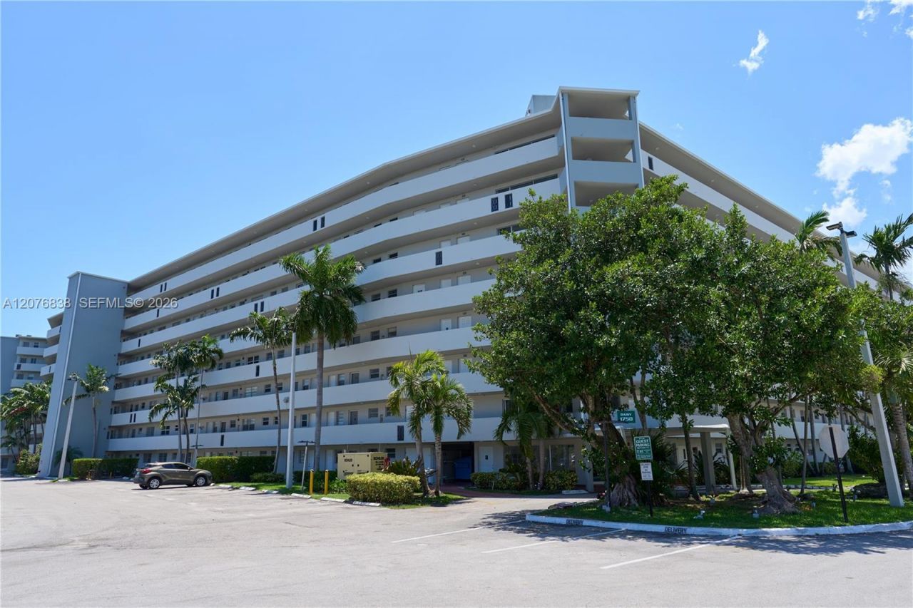 1750 NE 191st St , Unit 829-4, Miami, FL 33179 Photo