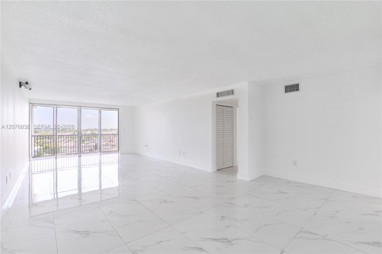 1750 NE 191st St , Unit 829-4, Miami, FL 33179 Photo