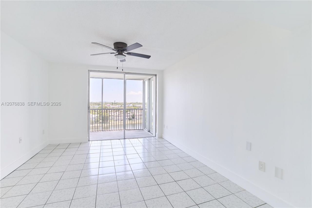 1750 NE 191st St , Unit 829-4, Miami, FL 33179 Photo