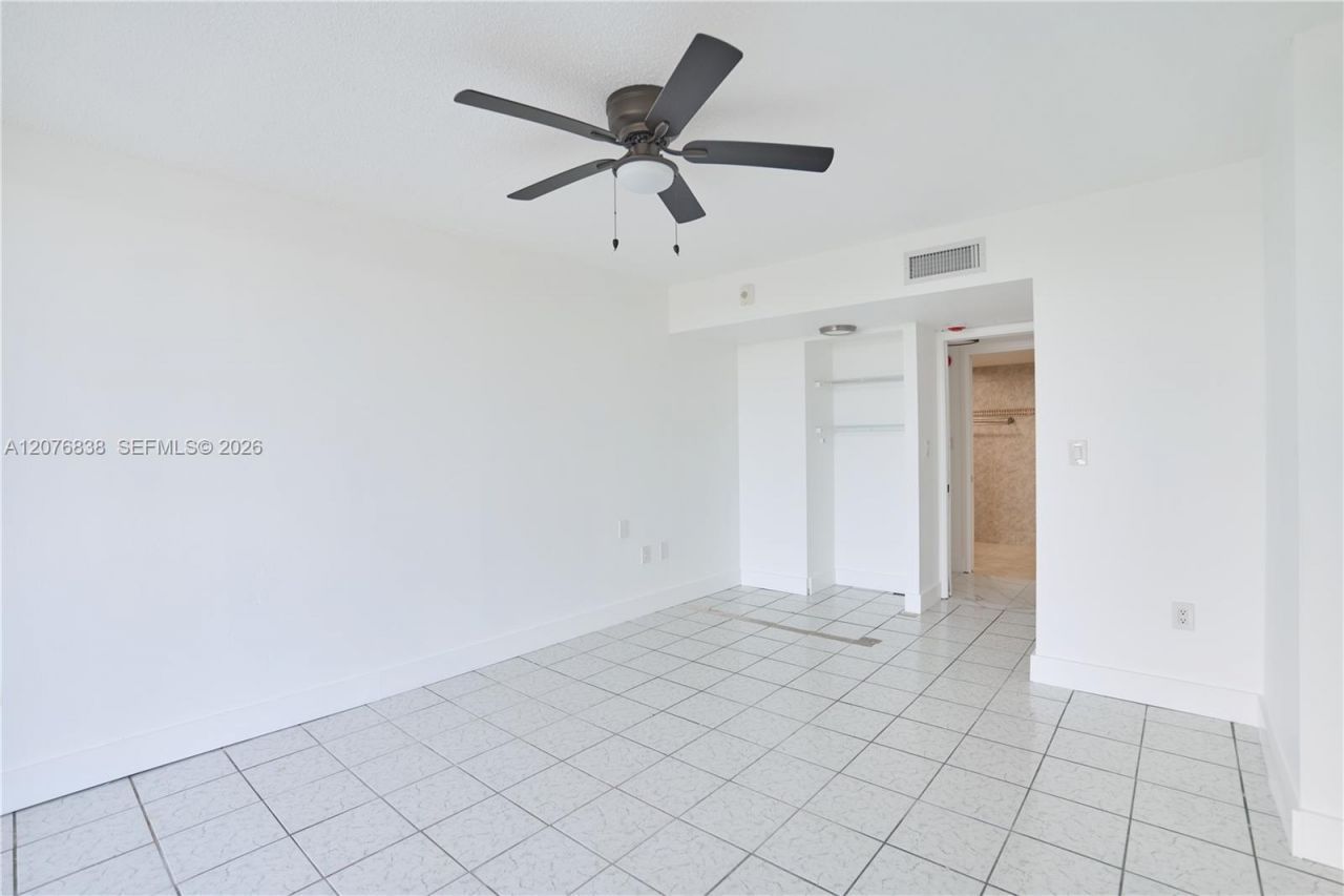 1750 NE 191st St , Unit 829-4, Miami, FL 33179 Photo