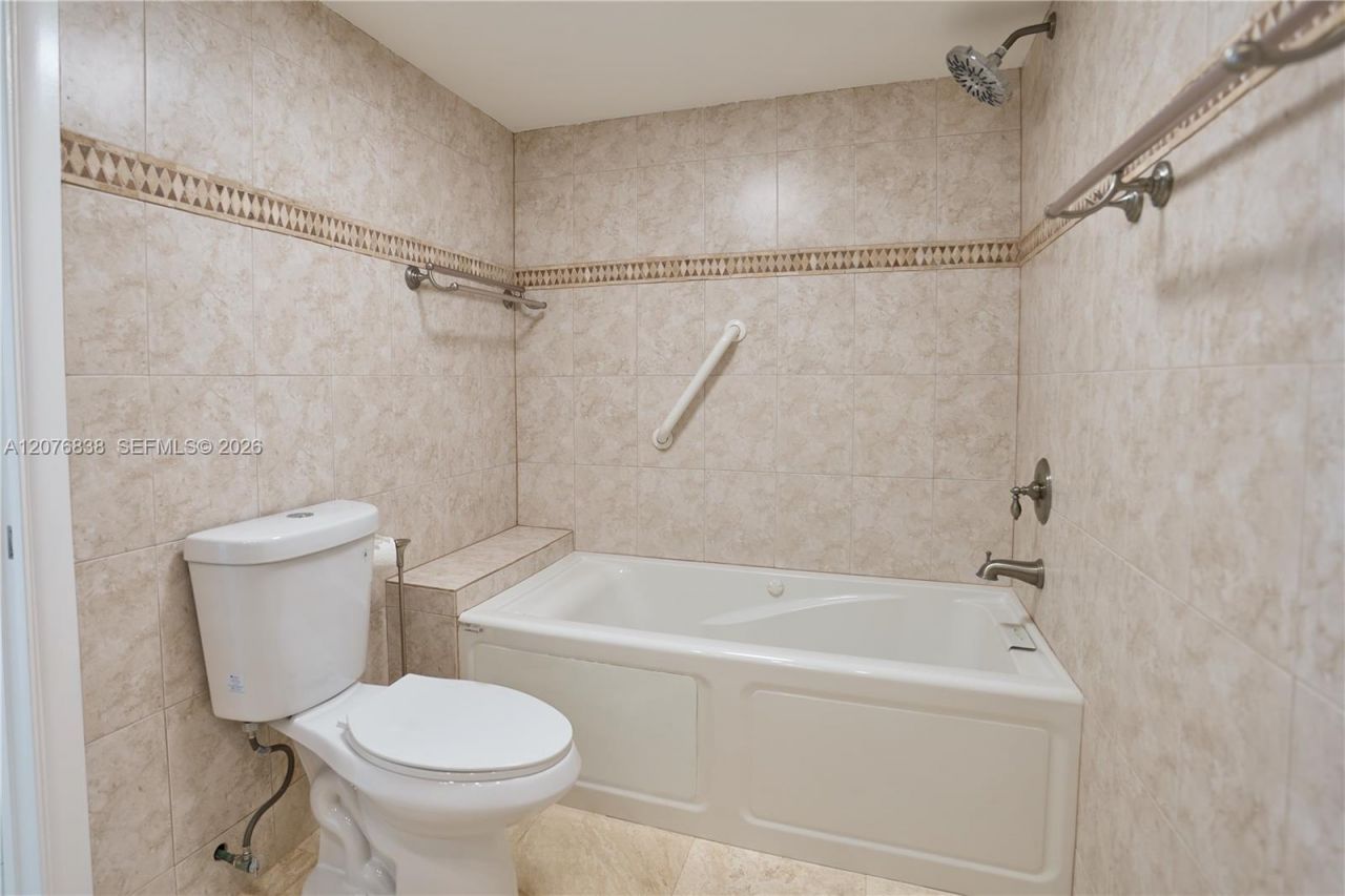 1750 NE 191st St , Unit 829-4, Miami, FL 33179 Photo