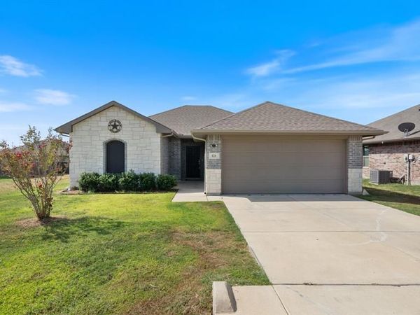 121 Willowbend Loop , Mabank, TX 75147