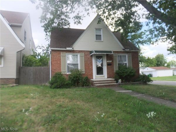 12927 Grannis Road , Garfield Heights, OH 44125