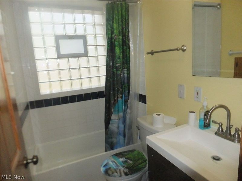 12927 Grannis Road, Garfield Heights, OH 44125 Photo 6