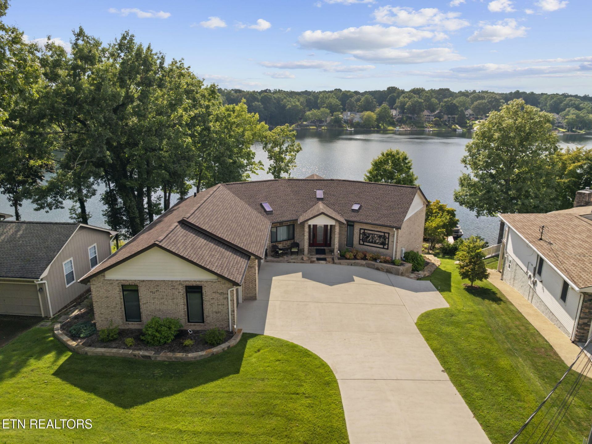 220 Lakewood Drive, Crossville, TN 38558 Main Photo