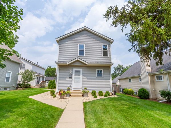 725 Stevens Street , Geneva, IL 60134