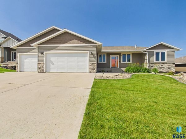 1701 W River Bend St, Brandon, SD 57005