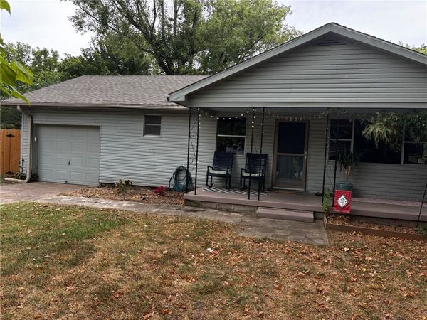 209 S Neal Street, Prairie Grove, AR 72753