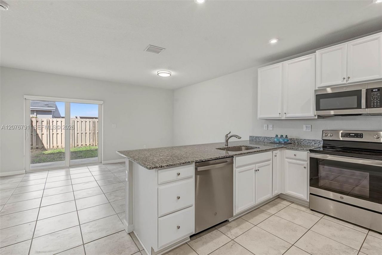 446 NW 11th Ave, Unit 446, Florida City, FL 33034 Photo