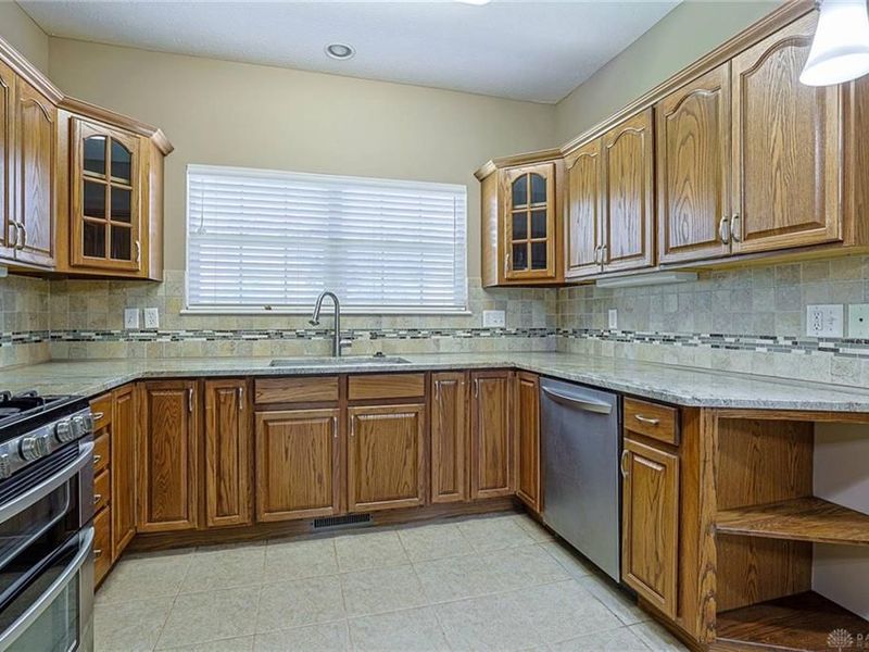 6016 Oak Ridge Drive, Huber Heights, OH 45424 Photo 18