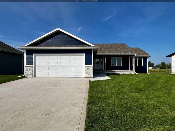 1309 Country Club Drive, Elk Point, SD 57025