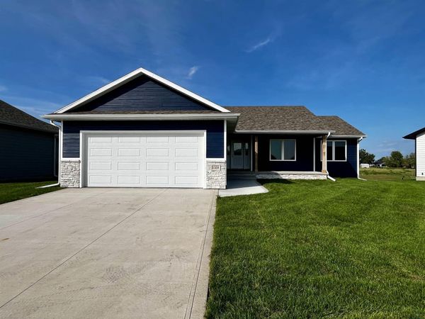1309 Country Club Drive, Elk Point, SD 57025