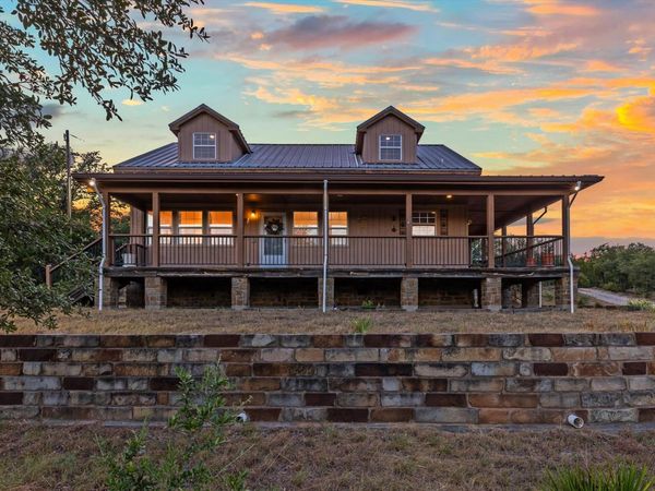 3204 Tabletop Mountain DR, Spicewood, TX 78669