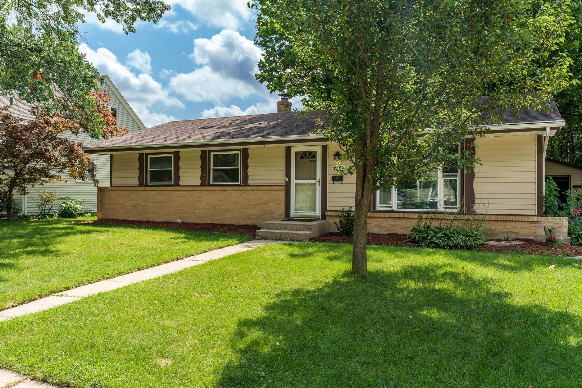 4715 Cleveland Avenue, Rockford, IL 61108 Main Photo