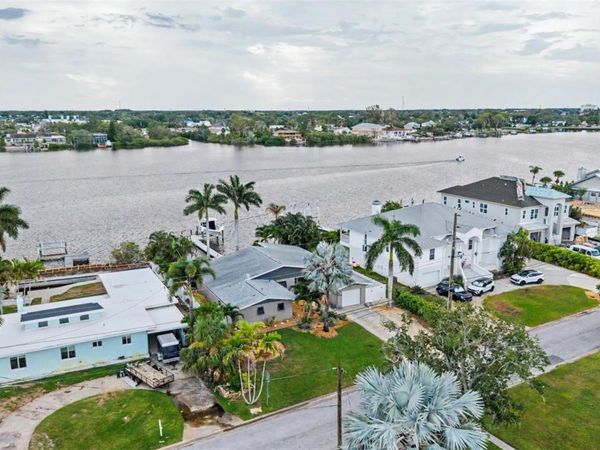 704 BAYSHORE DRIVE , TARPON SPRINGS, FL 34689