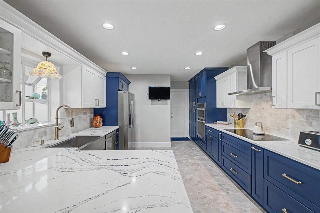 704 Bayshore Drive, Tarpon Springs, FL 34689 Photo