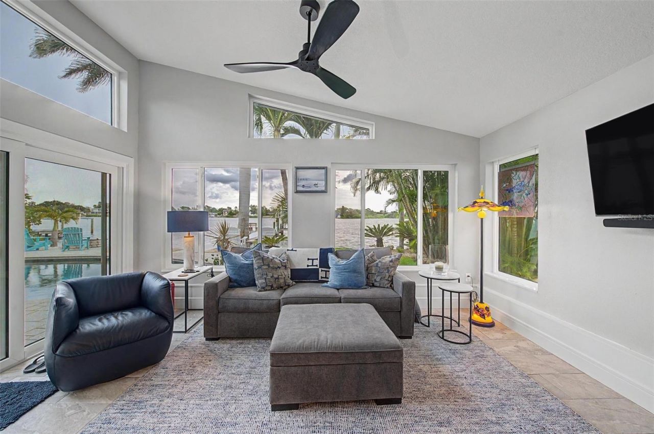 704 Bayshore Drive, Tarpon Springs, FL 34689 Photo