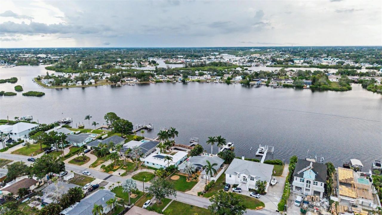 704 Bayshore Drive, Tarpon Springs, FL 34689 Photo