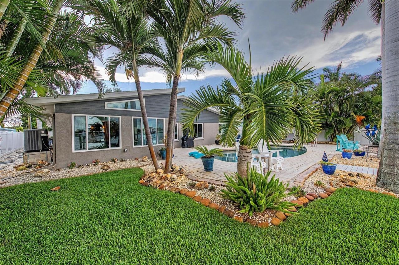 704 Bayshore Drive, Tarpon Springs, FL 34689 Photo