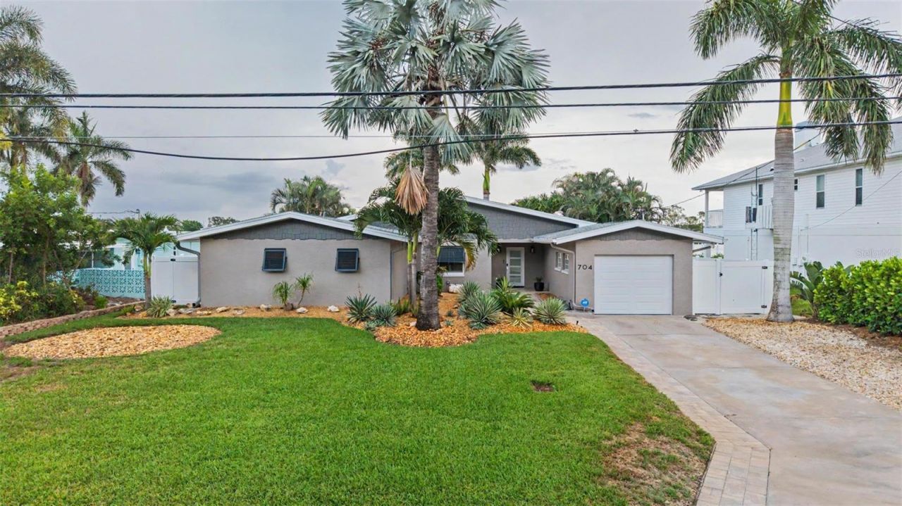 704 Bayshore Drive, Tarpon Springs, FL 34689 Photo