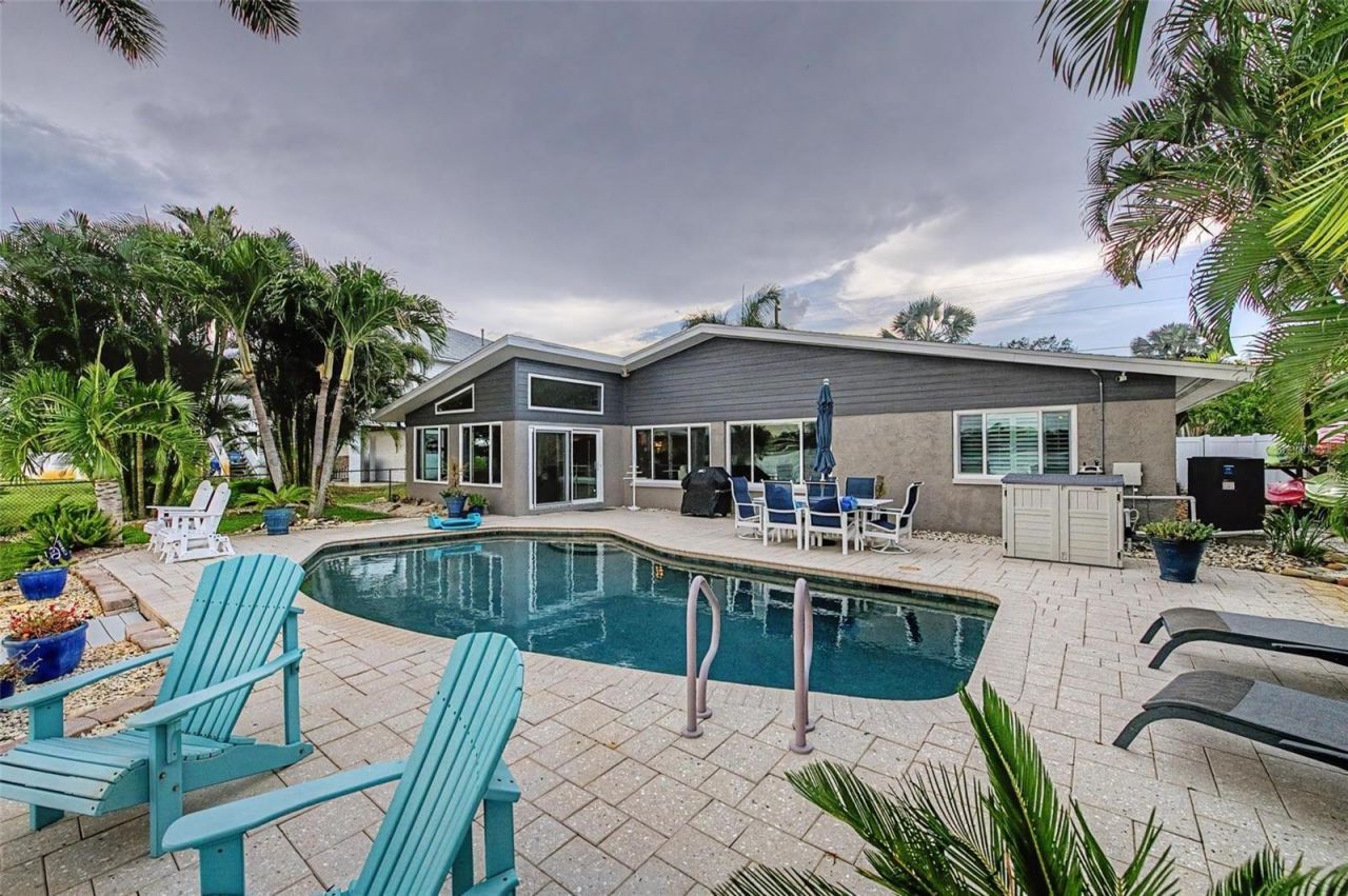 704 Bayshore Drive, Tarpon Springs, FL 34689 Photo