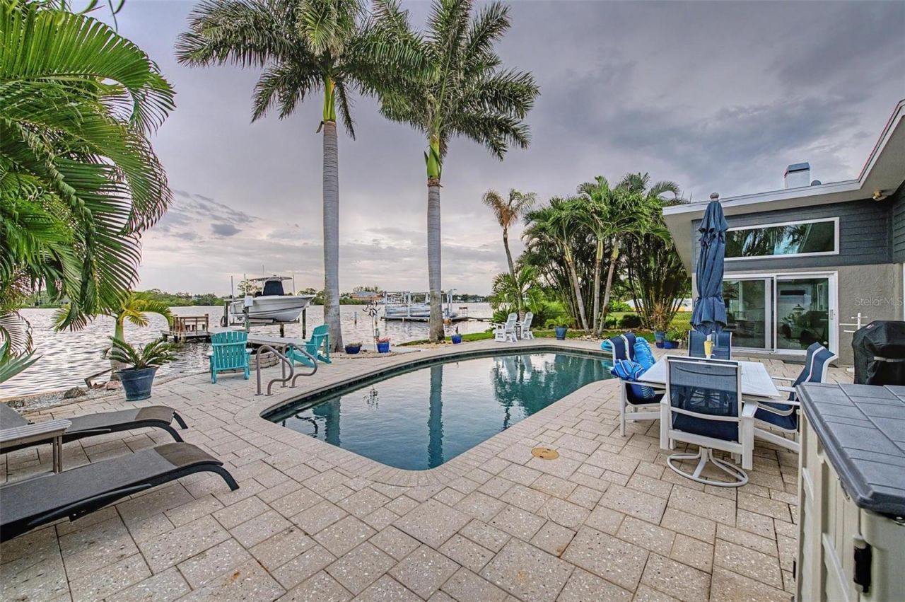 704 Bayshore Drive, Tarpon Springs, FL 34689 Photo