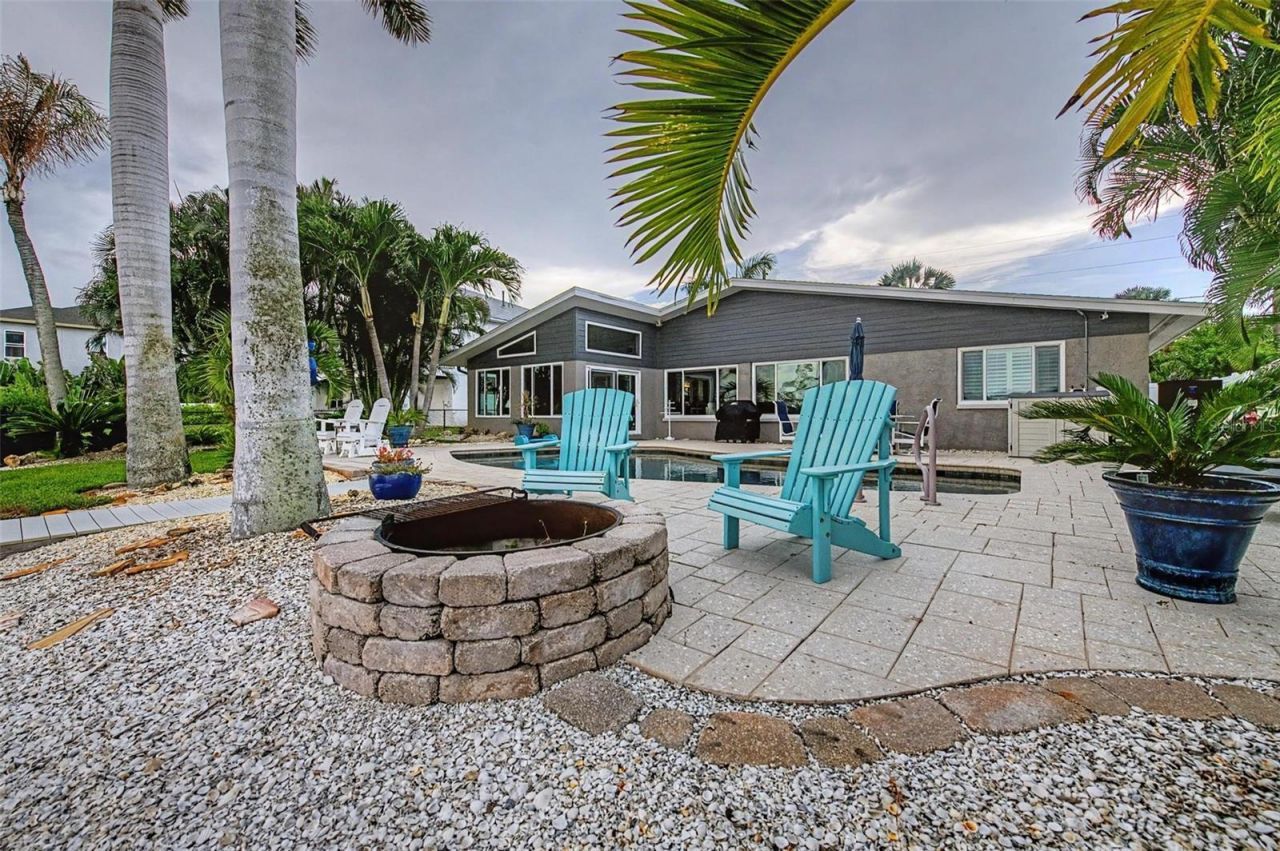 704 Bayshore Drive, Tarpon Springs, FL 34689 Photo