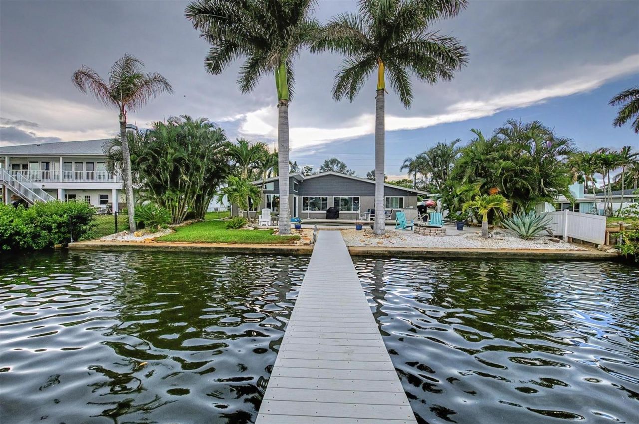 704 Bayshore Drive, Tarpon Springs, FL 34689 Photo