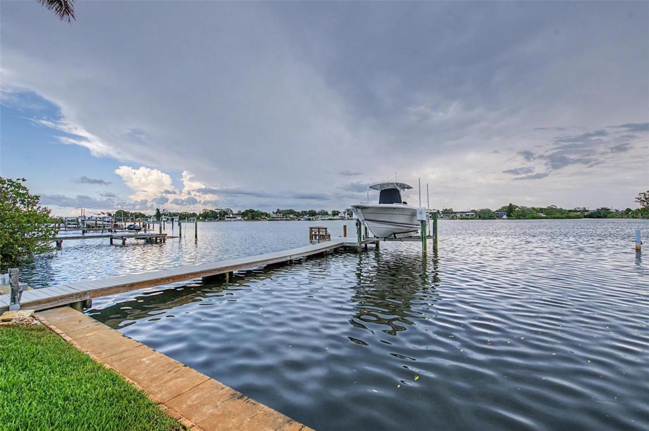 704 Bayshore Drive, Tarpon Springs, FL 34689 Photo